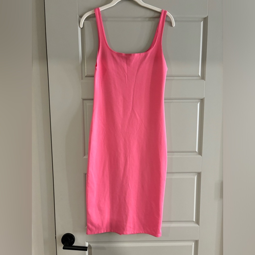 Pink midi dress with slit. 🩷